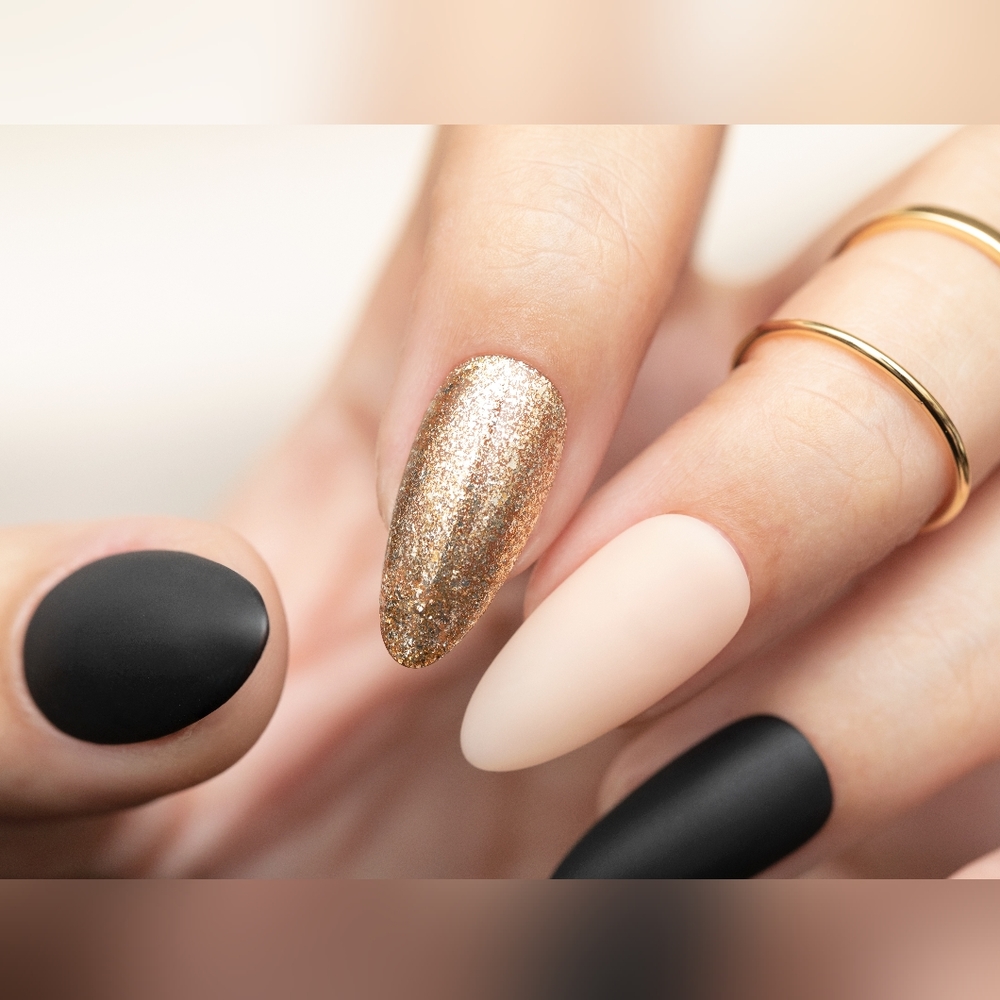 🌟 Night at the Opera, Handmade Nail Set - Picture 4 of 13